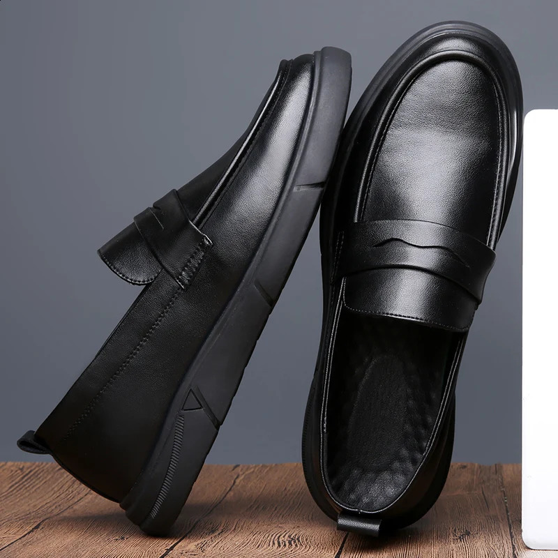 Sell Moccasins Fashion Man Loafers Casual Leather Shoes Handmade Men Flats Lightweight Driving Shoes Leisure Walk Boat Shoes 240924
