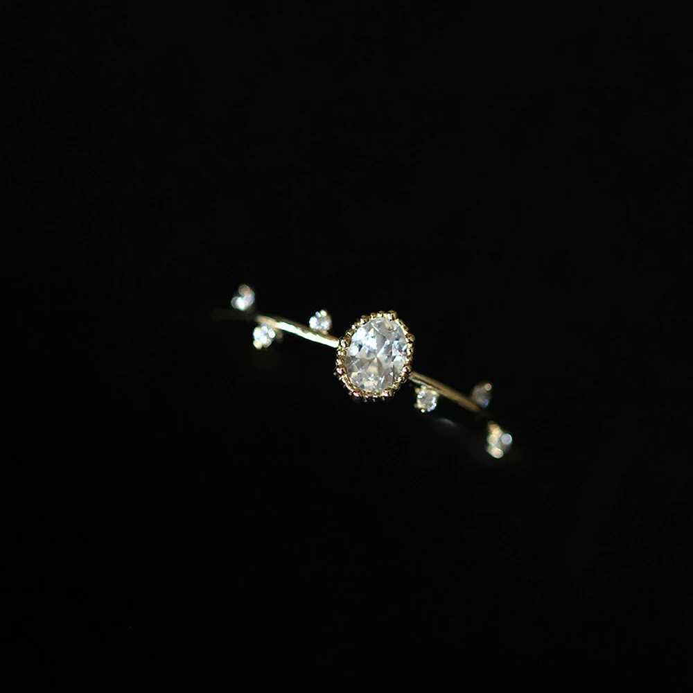 Huitan Dainty Womens Thin Ring Gold Inlaid Crystal Cube Zirconia Wedding Ring Fashionable and Exquisite Womens Jewelry Wholesale W240925