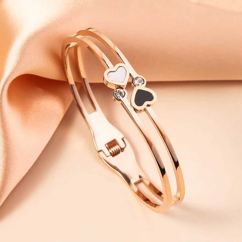 Fashionable Peach Heart Stainless Steel Bracelet Non Fading Womens Exquisite Spring Opening Bangle Birthday Party GiftX240925