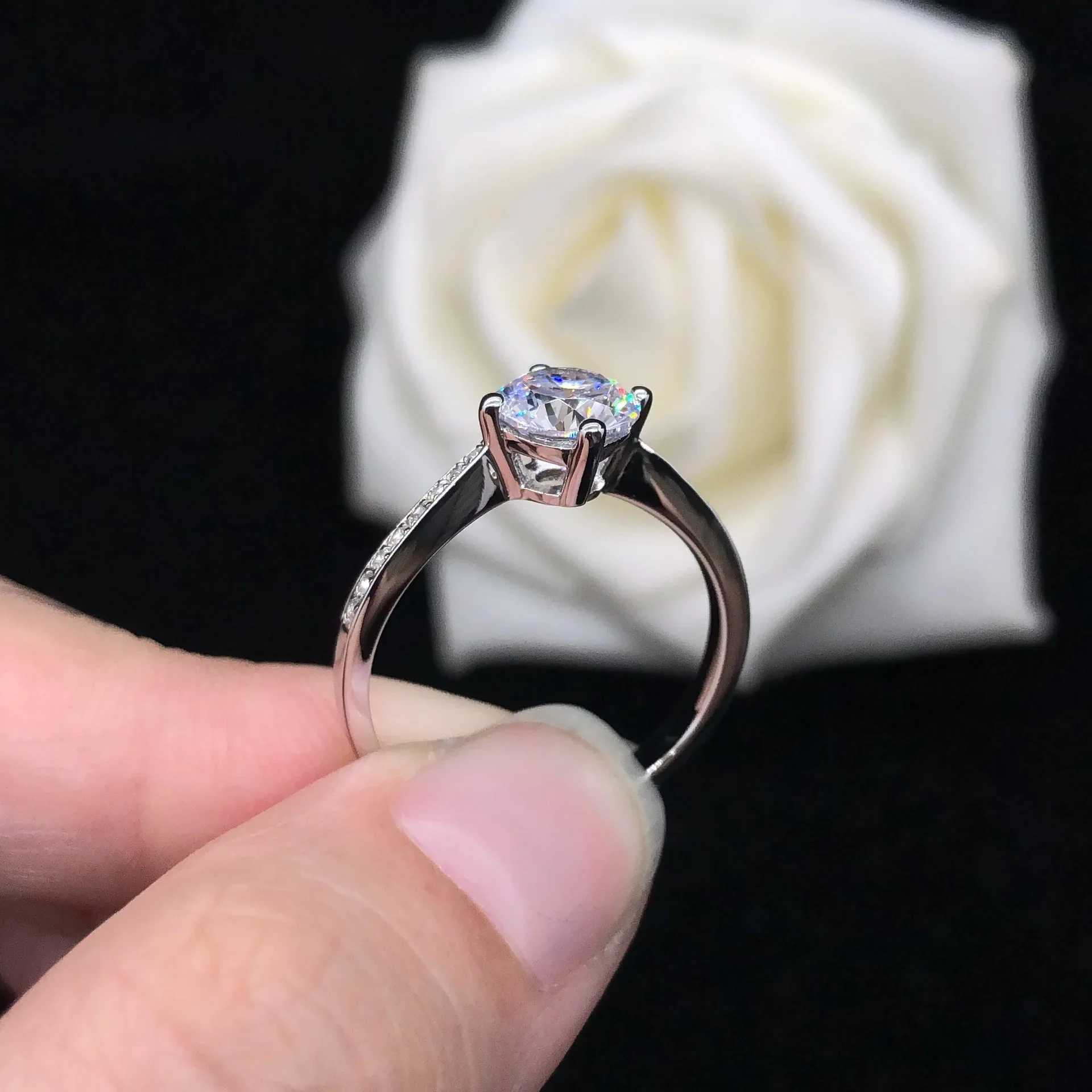 Solid 14K white gold AU585 white gold PT950 fashionable Mozambique diamond ring 18K gold 1-carat recommended ring W240925