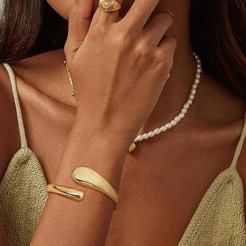 Wide Bangles for Women 14K Gold Plated Chunky Waterdrop Open Wrist Cuff Stretchable Thick Irregular Twisted BraceletX240925