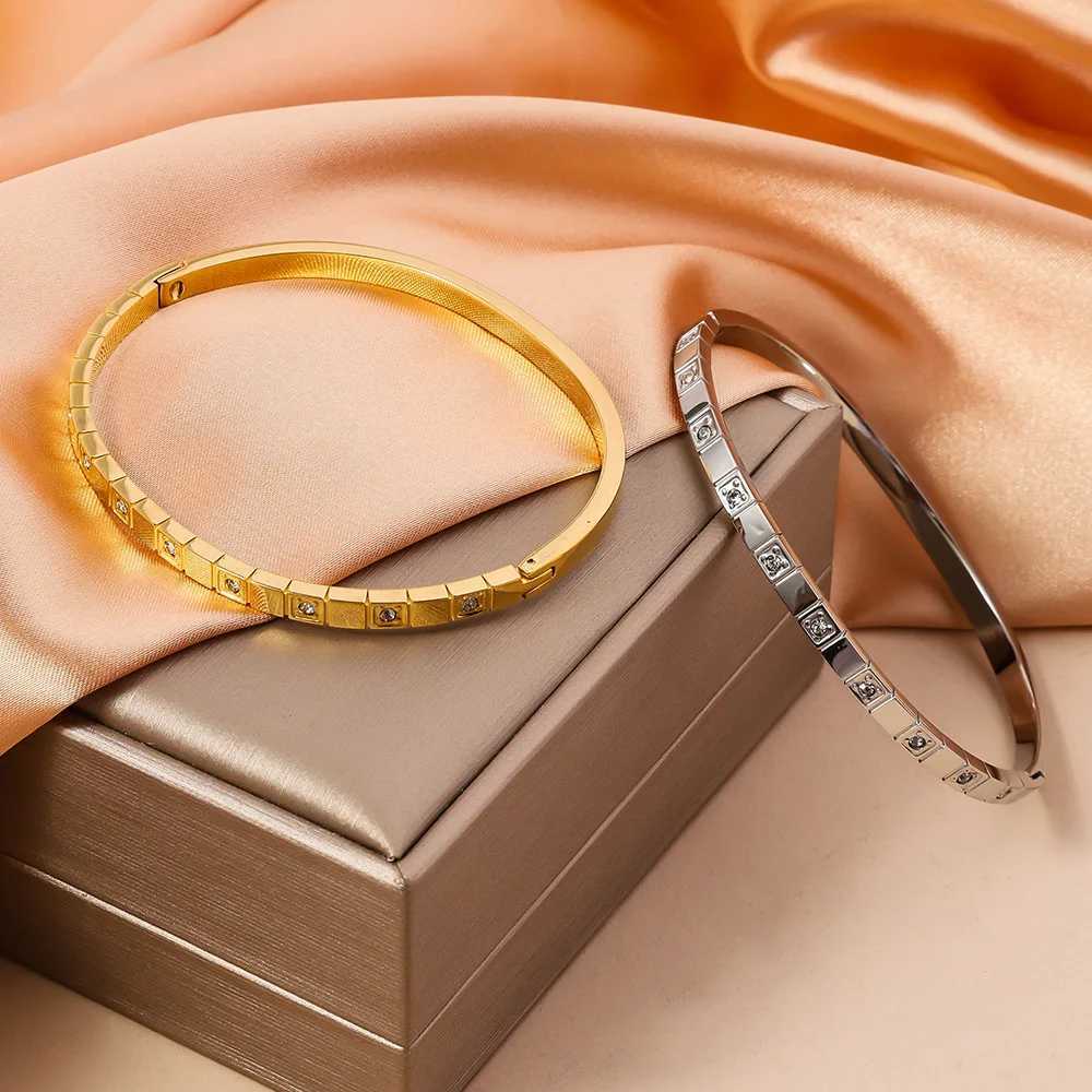 Simple Block Inlaid Zircon Stainless Steel Bracelet Non Fading Buckle Opening Womens Hand Accessory Exquisite Party GiftX240925
