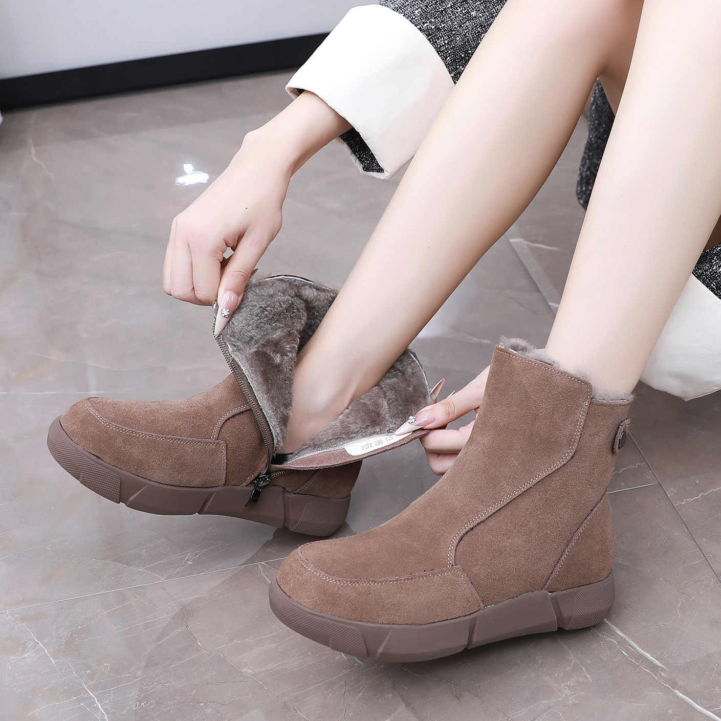 Genuine snow women's frosted leather 24 winter new style with plush and thick short large size anti slip soft soled cotton boots