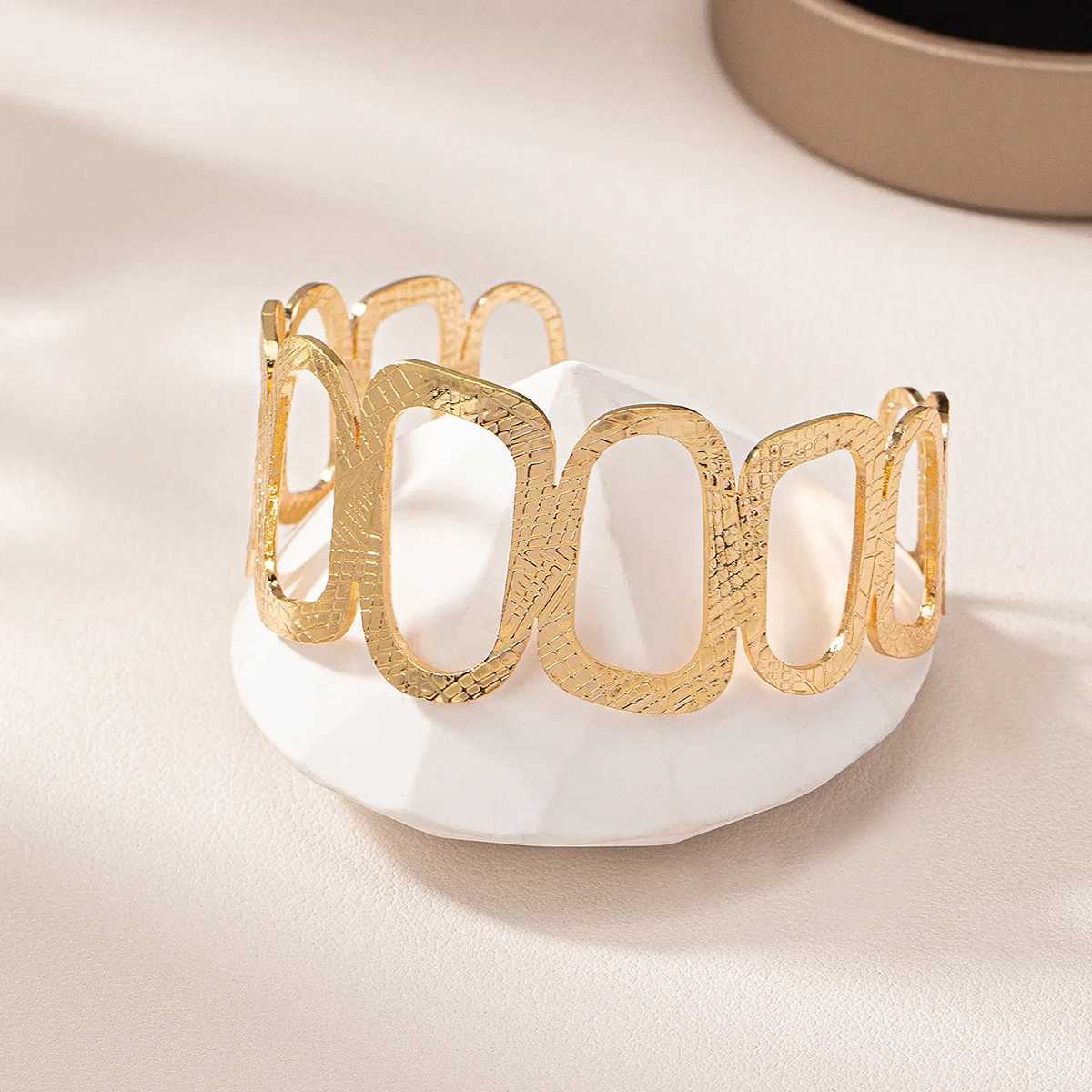Bracelet For Women Girls Geometric Hollowed Metal Bangles Silver Gold-plated Holiday Party Gift Fashion Jewelry BB010X240925