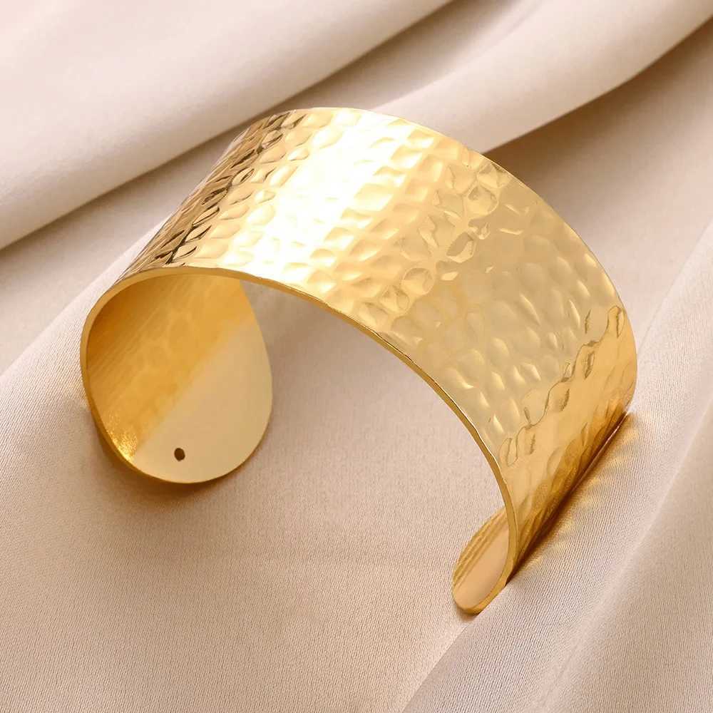 Exquisite Classic Bump Pattern Openning Bangles Bracelet For Women Cuff Bracelet Gold Color Stainless Steel Hand Ornament GiftX240925