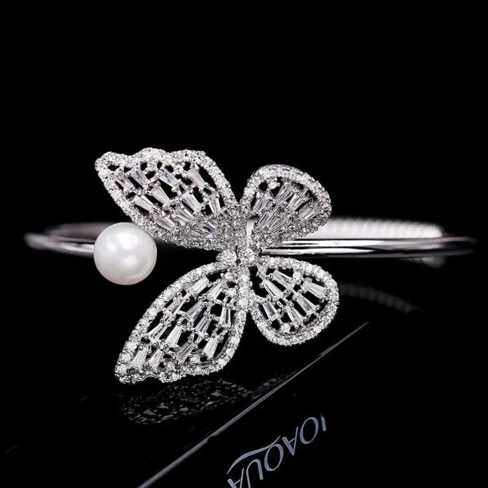 Delicate Crystal Butterfly Cuff Bangle Gold And Silver Color Adjustable Opening Bracelets Women Party Jewelry Accessories GiftX240925
