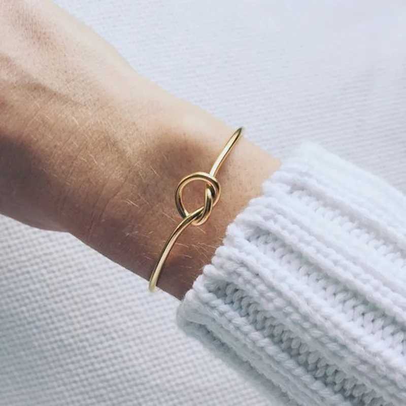New Open Cuff Womens Bangles Gold Color Kont Design Bracelets on Hand Punk Personality Metal Bangles Hand Decoration WholesaleX240925