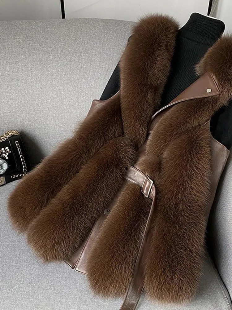 Fashionable expert made fur sleeveless jacket with a high-end feel fox fur V-neck vest autumn and winter street thick warm womens vest 240924
