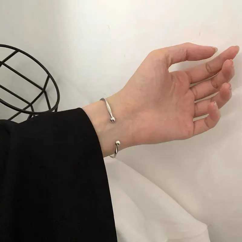 Silver Color Twisted Wave Bracelets Bangles for Women Hand Jewelry New Fashion Cuff Bangles Girl Simple Accories pulserasXJ250109