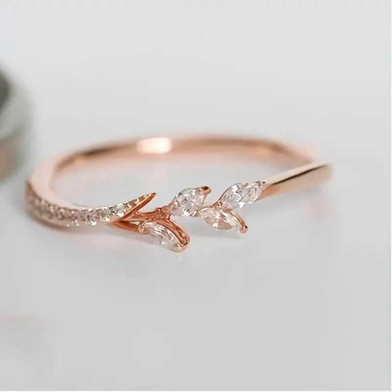Huitan 925 sterling silver unique design ring with Filigree Leaf CZ aesthetic accessories gorgeous engagement and wedding jewelry W240925