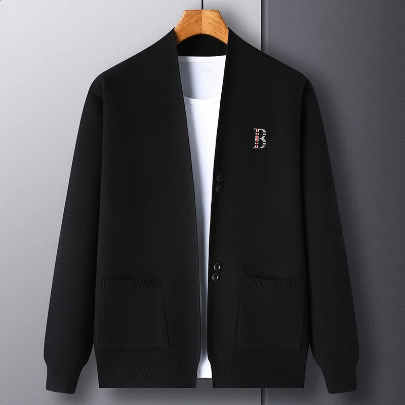 long sleeved mens knitted cardigan autumn fashion exquisite B letter embroidery Korean version n sweater coat 240910