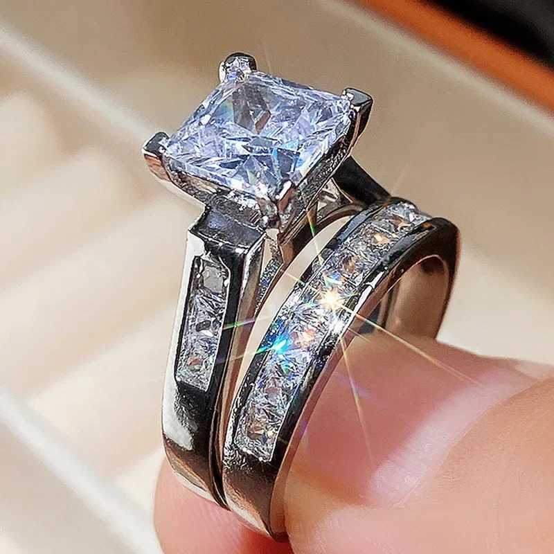 New Trend Elegant Bridal Wedding Ring Set Bright Square Zirconia Ring Luxury Womens Accessories Engagement Party Jewelry Gifts W240925