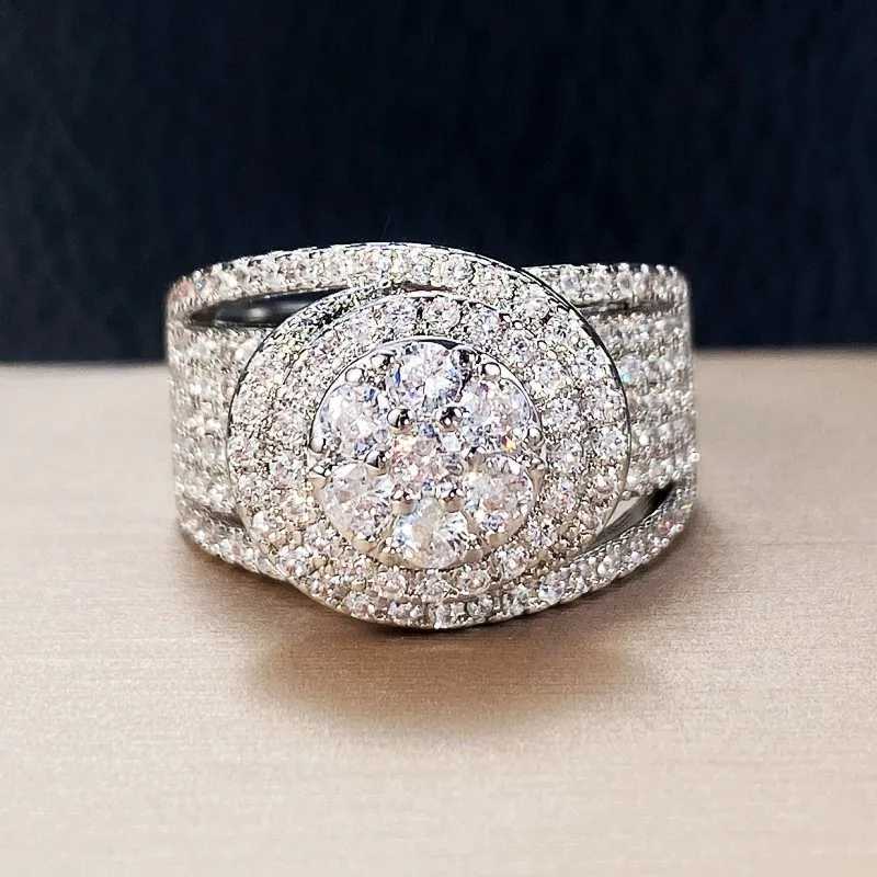Huitans gorgeous womens engagement ring modern and fashionable design sparkling cubic zirconia womens ring party new jewelry W240925