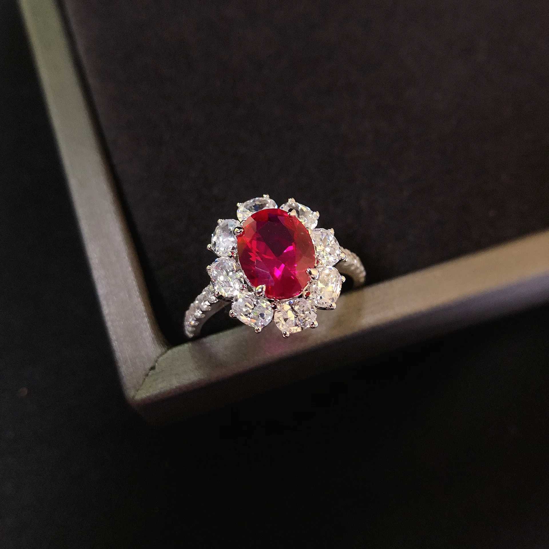PT950 womens platinum ring egg shaped 2-carat pigeon blood ruby and blue diamond girlfriend platinum ring W240925