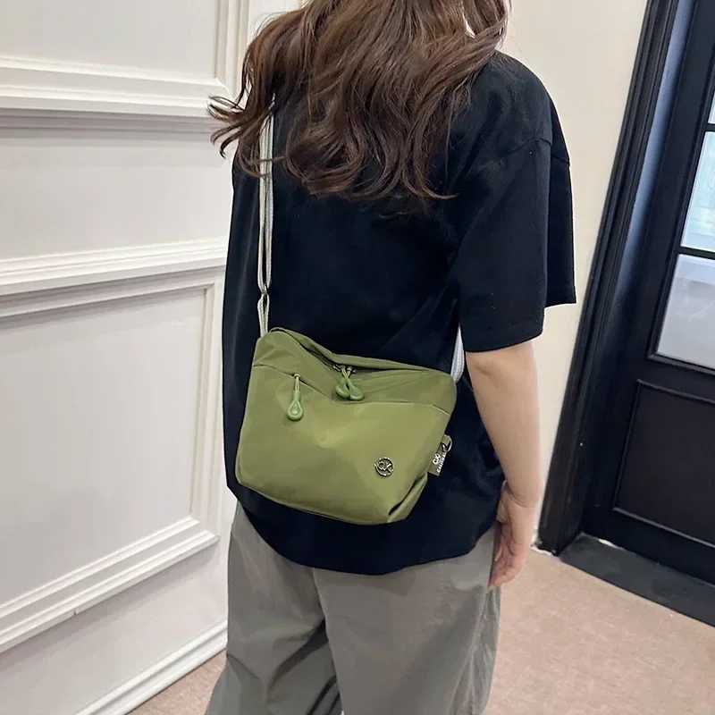 Korean style trendy literary simple shoulder bag 2024 new lightweight waterproof nyl cloth bag ladies casual messenger bag Z240924