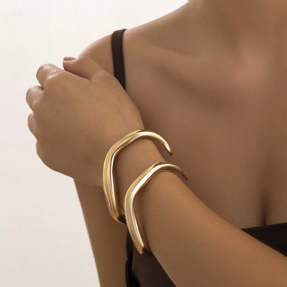 Lacteo Gothic 2Pcs/Set Gold Color Smooth Curved Opening Bangle Punk Chunky Thick For Women Banquet Bracelet Jewelry AccessoriesX240925