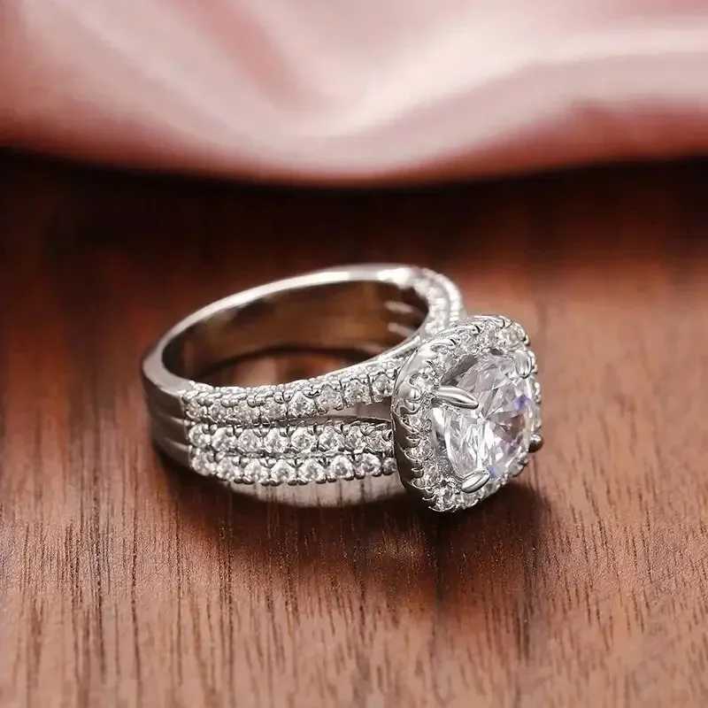 Micro Pave 3-Row Zircon Ring Suitable for Womens Engagement Wedding Leisure Party Jewelry W240925