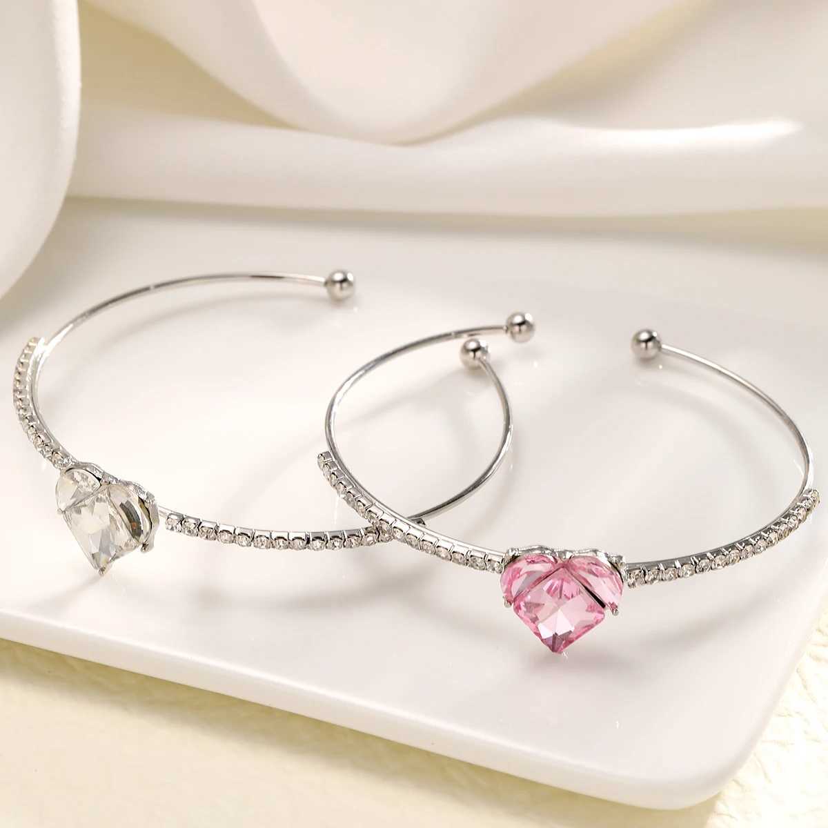 Fashion Open Cuff Pink Heart Bracelets Bangle For Women Sweet Style Silver Color Design Shiny Cubic Zircon Jewelry GiftsX240925