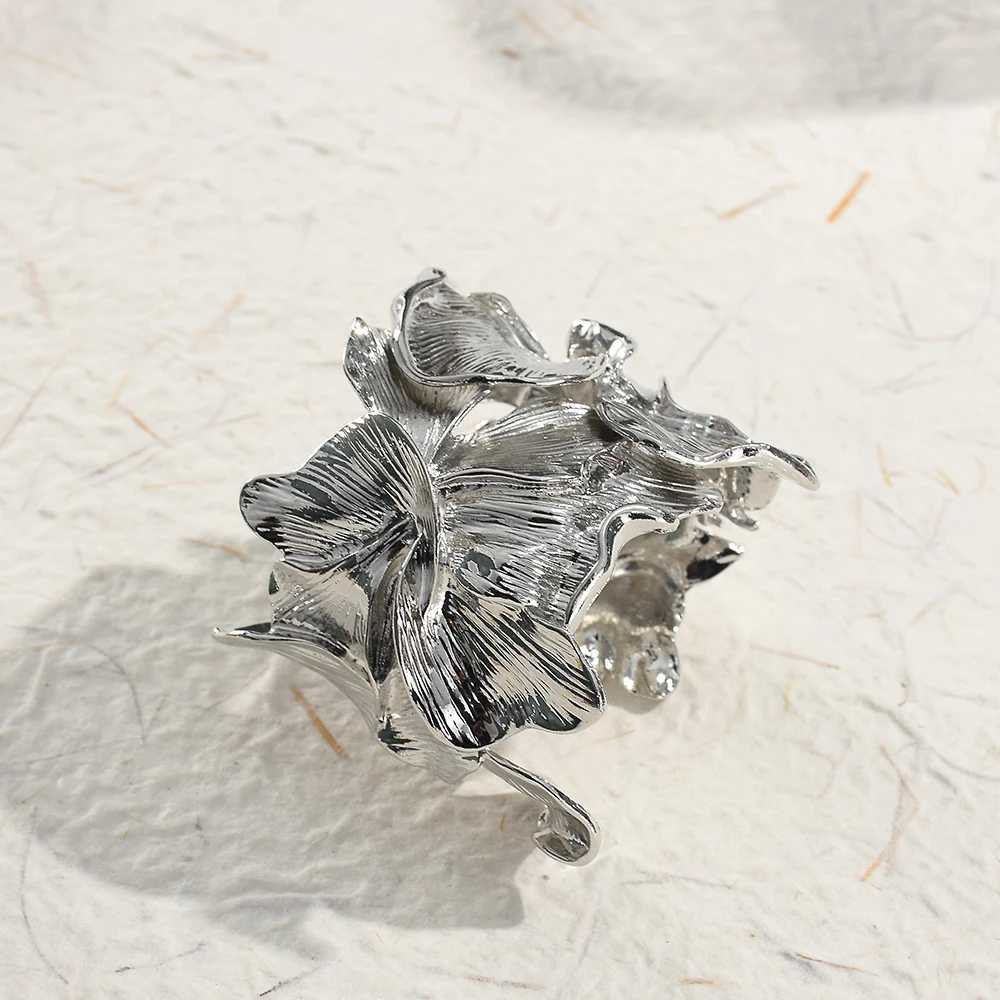 Exaggerated Vintage Metal Hollow Leaves Open Bracelets Bangle For Women Hip-hop Punk Jewelry Party AccessoryX240925