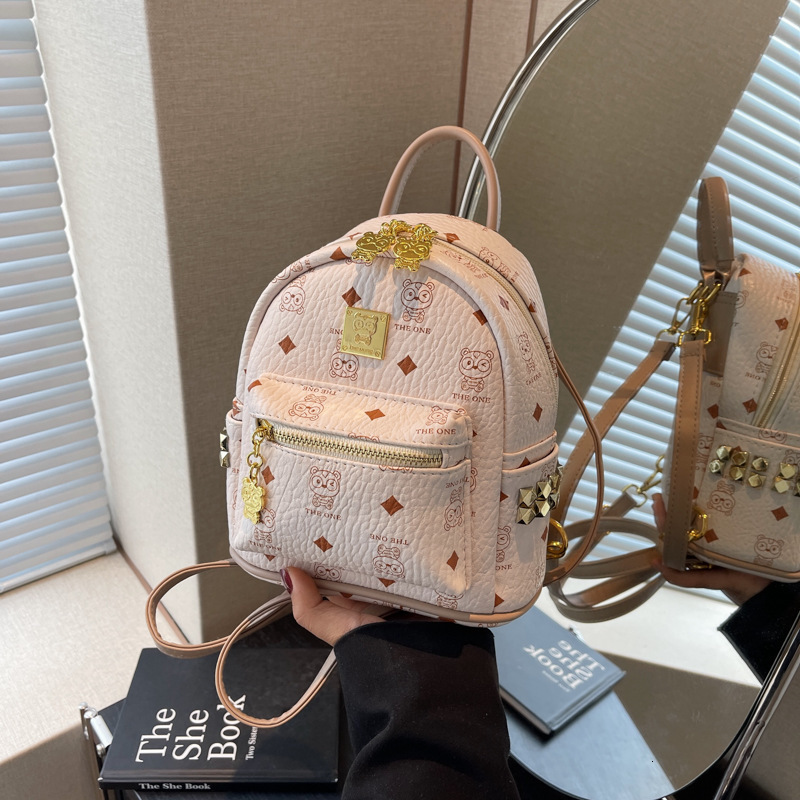 Backpack women's backpack 2025 new autumn niche fashion high-end sense large capacity versatile college student leisure bag