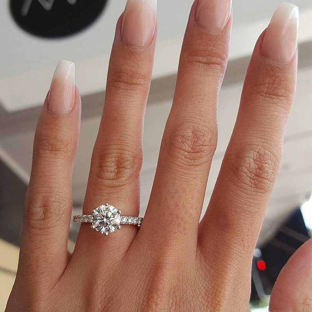Ms. Zhou Yangs ring is selling well cubic zirconia gift is fashionable jewelry R842 W240925