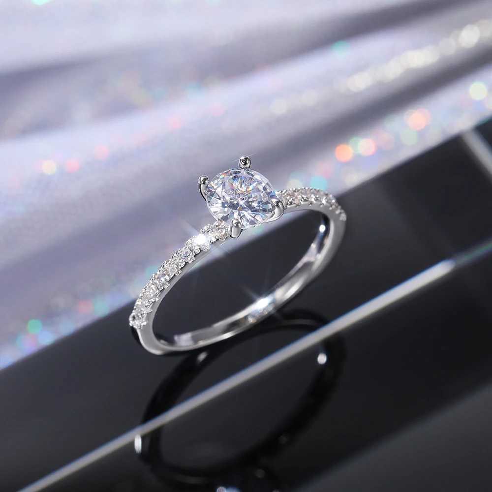 Huitan Classic 4-Claw Design Round Zirconia Womens Wedding Engagement Ring in 3 Colors Available Low Key Bridal Jewelry Hot Selling W240925