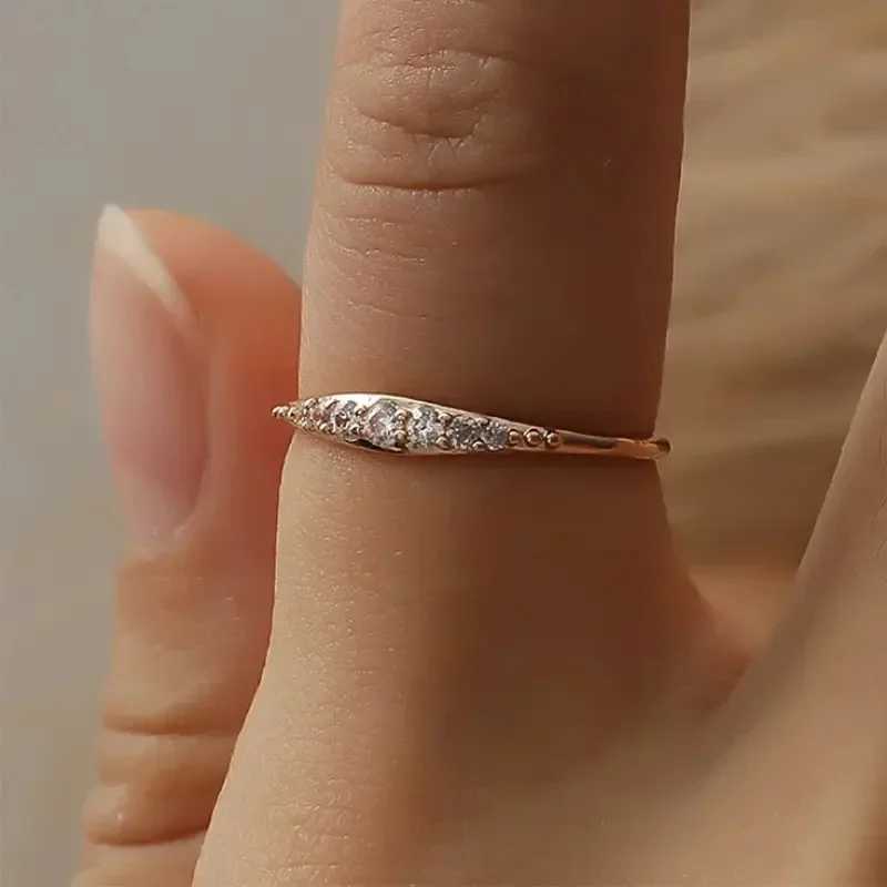 2024 New Zircon Womens Ring Tail Ring European and American Fashion Design Bridal Engagement Fashion Simple Jewelry W240925