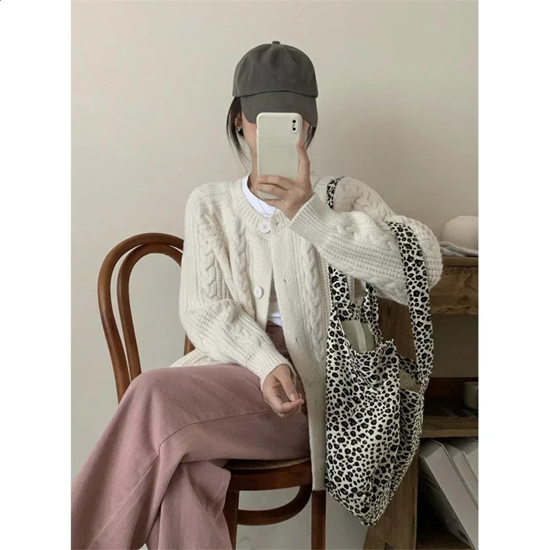 Autumn Twist Cardigan Women Vintage Casual Knitted Fashion Long Sleeve Single Breasted Sweater Coat 240914