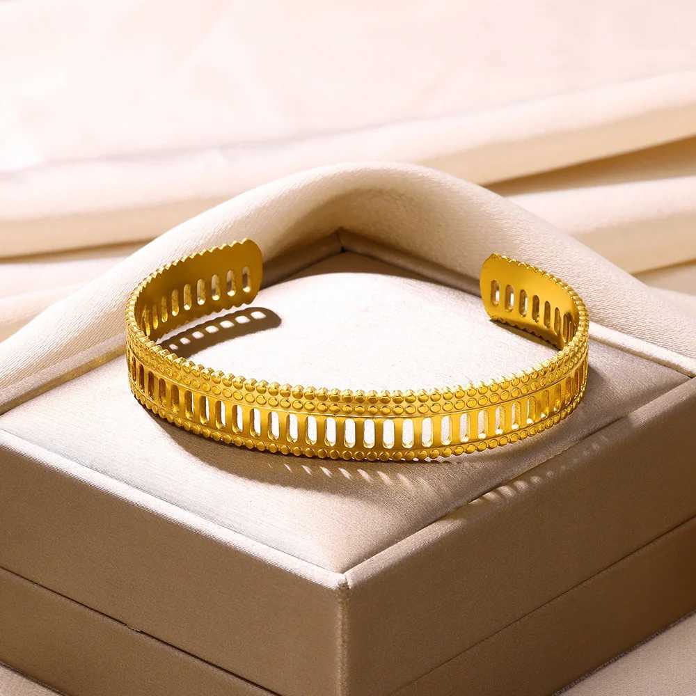 Vintage Eye Bracelet Suitable for Women Gold Color Stainless Steel Chain Open Bracelet Exquisite Party Birthday Jewelry GiftX240925