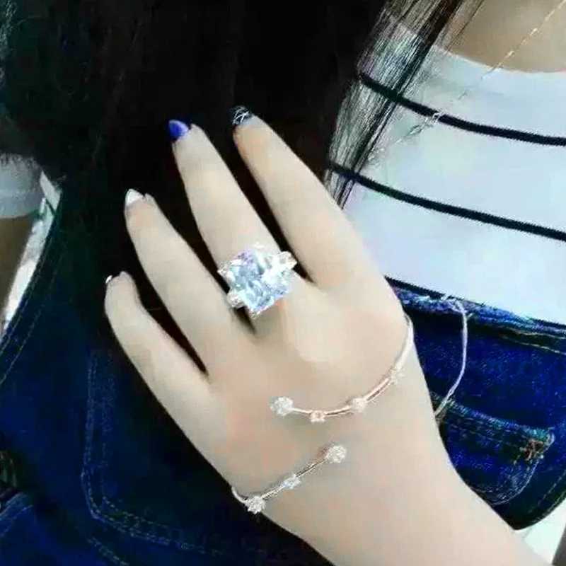 Huitan luxury crystal cubic zirconia ring fashion square finger ring womens wedding party silver band jewelry W240925
