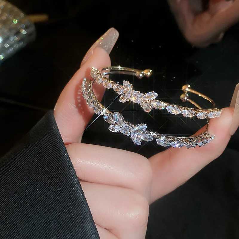 2024 New Korean Exquisite Shining Crystal Bowknot Opening Bracelet Simple Fashion Sweet Senior Bracelet Elegant Women JewelryX240925