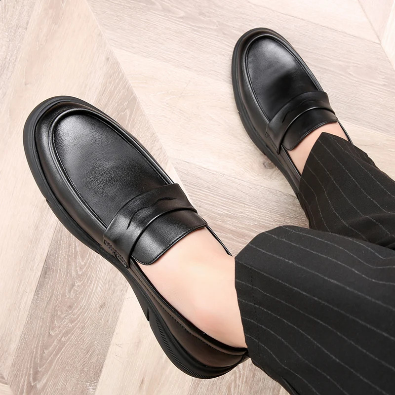 Sell Moccasins Fashion Man Loafers Casual Leather Shoes Handmade Men Flats Lightweight Driving Shoes Leisure Walk Boat Shoes 240924