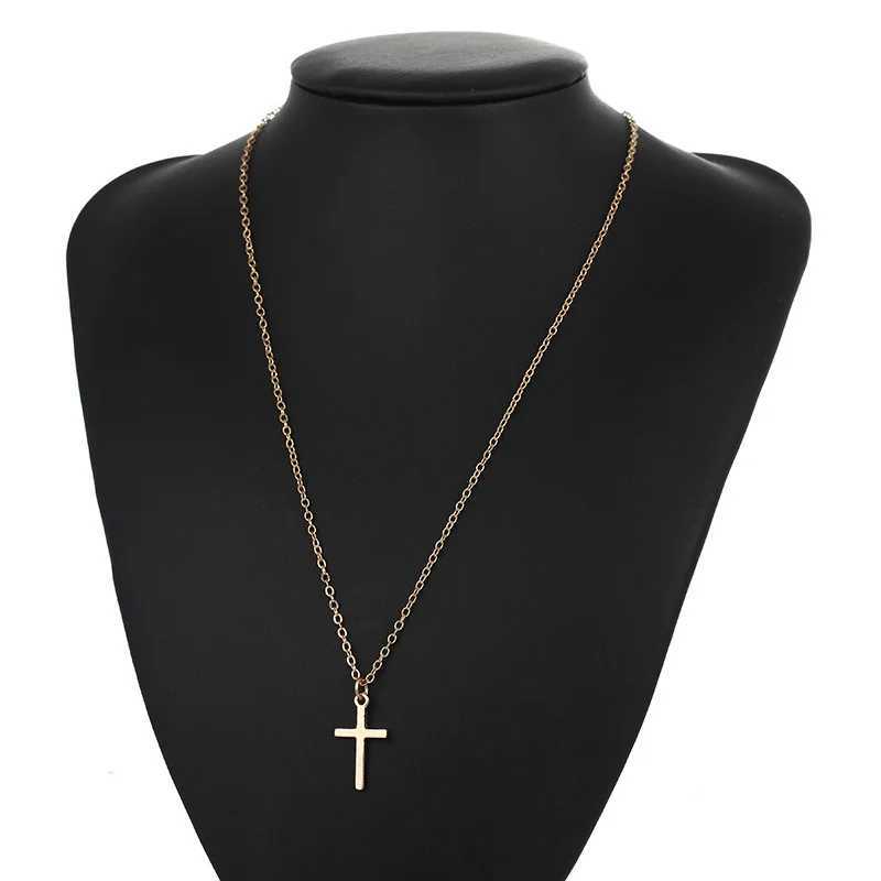 Minimalist Cross Necklace Women Pendant Simple Gold Color Chain Metal Jewelry Clavicle Choker Men Couple Party Daily GiftsXJ250121