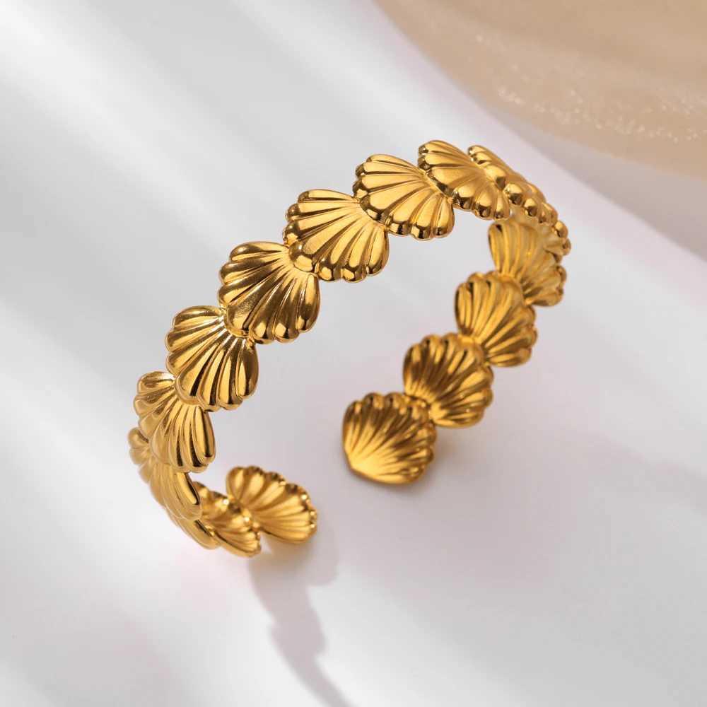 Stainless Steel Shell Cuff Bracelets For Women Gold Color Shell Opening Bracelet Bangles Luxury Summer Beach Wrist Jewelry GiftX240925