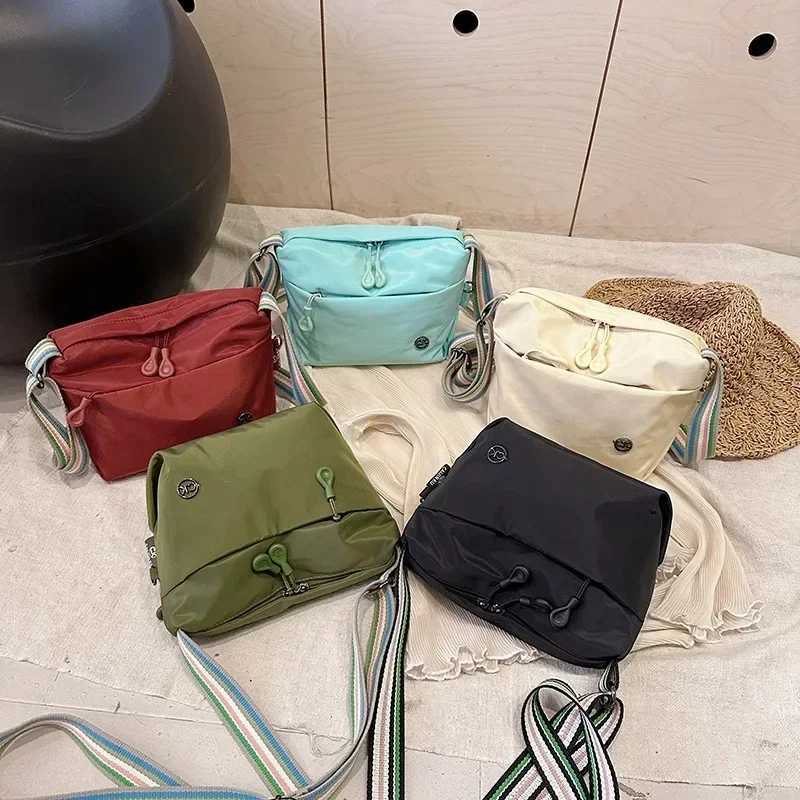 Korean style trendy literary simple shoulder bag 2024 new lightweight waterproof nyl cloth bag ladies casual messenger bag Z240924