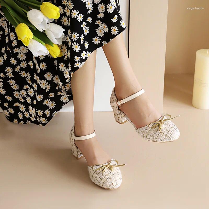 2025 S Fashion Designer Sandals Women Classic Lolita Sweet Lace Round Toe Bows Buckle Med Heeled Girls Mary Janes Pumps Princess Dress Shoes