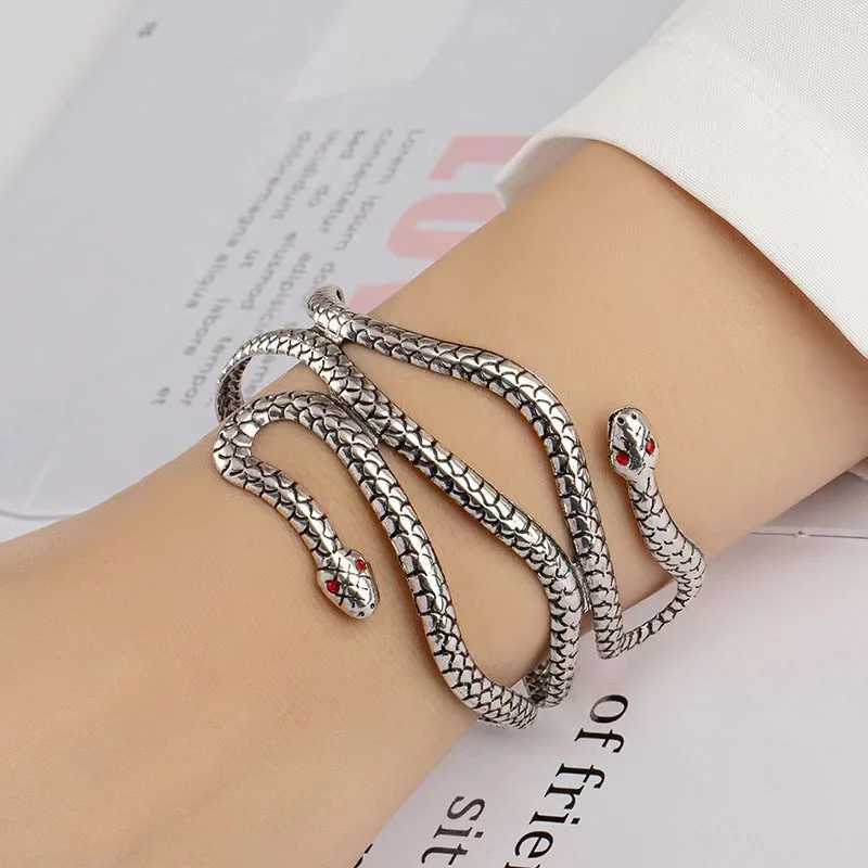 Hip Hop Fashion Snake Bracelet For Women Girls Geometric Holiday Party Gift OL Fashion Jewelry B056X240925