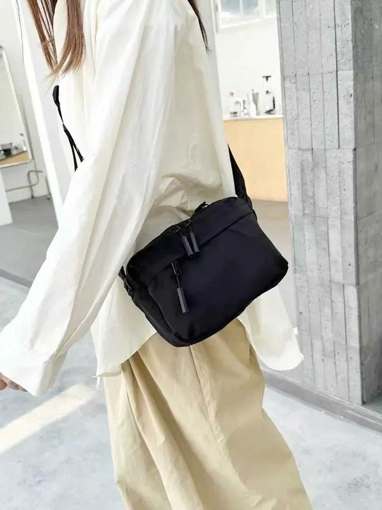 Causal Mens Travel Shoulder Bag INS Trend Waterproof Nylon Zipper Small Man Bag Square Crossbody Bags for Men Sacoche Homme Z240924