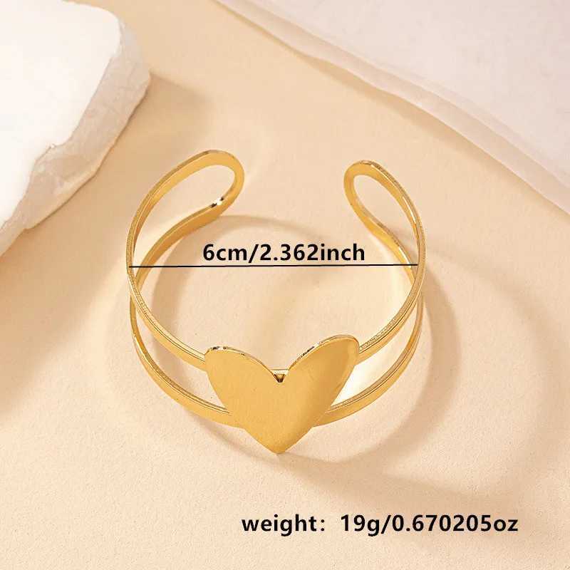 1 Simple and Versatile Niche Exaggerated High-end Cool Style Open Heart BraceletX240925
