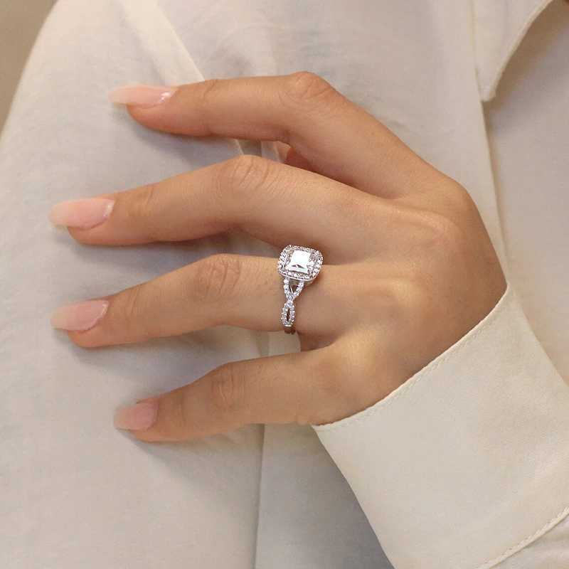 Huitan Temperment Womens Rings for Wedding Newly Designed Female Accessories Engagement Party Cubic Zirconia Statement Jewelry W240925