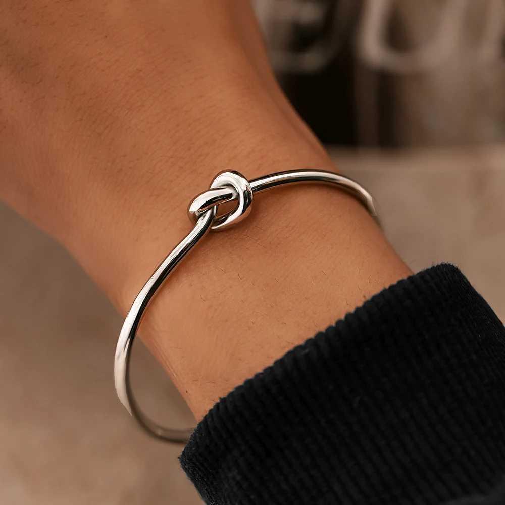 Stainless Steel Bracelets Elegant Trendy Round Circular Open Knot Cuff Bangle For Women Jewelry Goth Temperament Everyday WearX240925