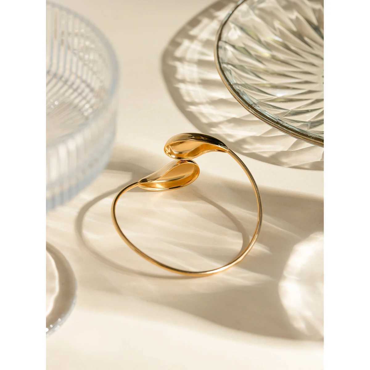 18K Gold Plated Elegant Geometric Stainless Steel Water-Drop Shaped Open Bracelet Women Personalized Texture Jewelry GiftX240925