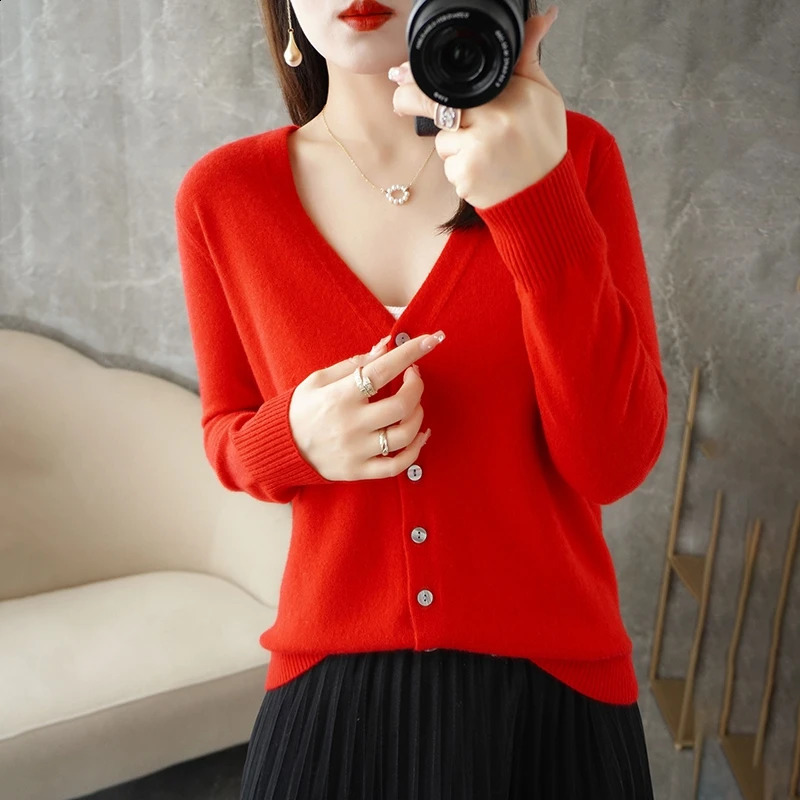 VNeck Temperament Small Fragrant Wind Women Loose Sweater All Coat Special Offer Cardigan ZHI D035 240914