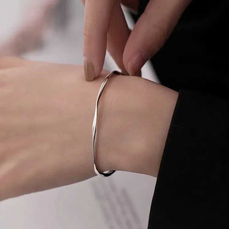 Fashion Opening Bangle Gold Color Glossy Twisted Thin Bangles For Women Female Open Minimalist Style Charm Cuff Bracelet JewelryXJ250117