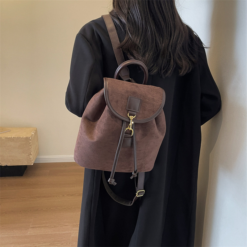 2024 New Designer Backpack Women's Large Capacity Western Velvet Multi functional Leisure Small Backpack