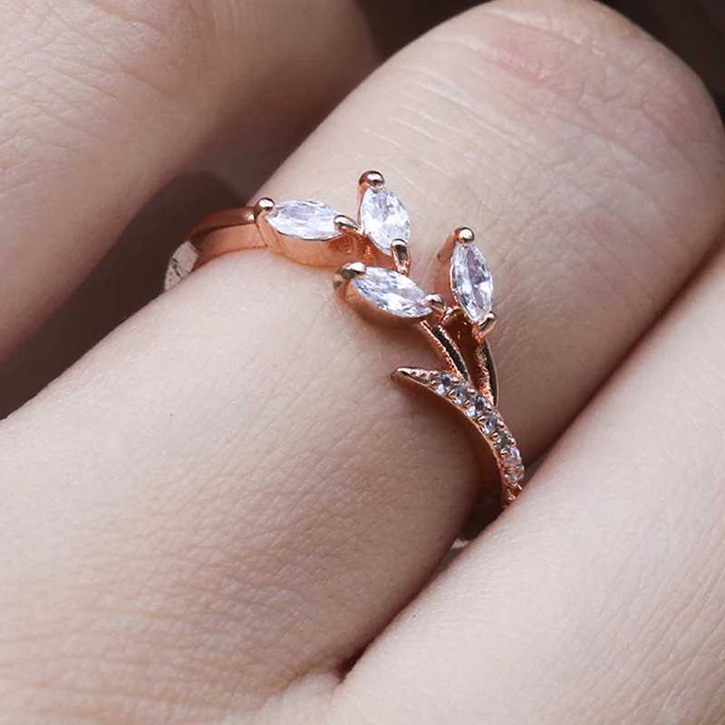 Huitan 925 sterling silver unique design ring with Filigree Leaf CZ aesthetic accessories gorgeous engagement and wedding jewelry W240925