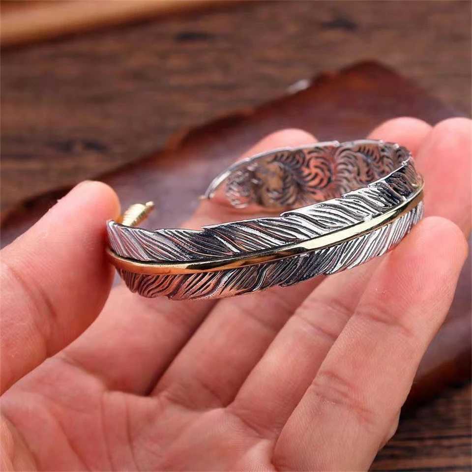 Vintage Carved Pattern Feather Bangle Bracelet Creative Design Opening Adjustable Men and Womens ModelsX240925