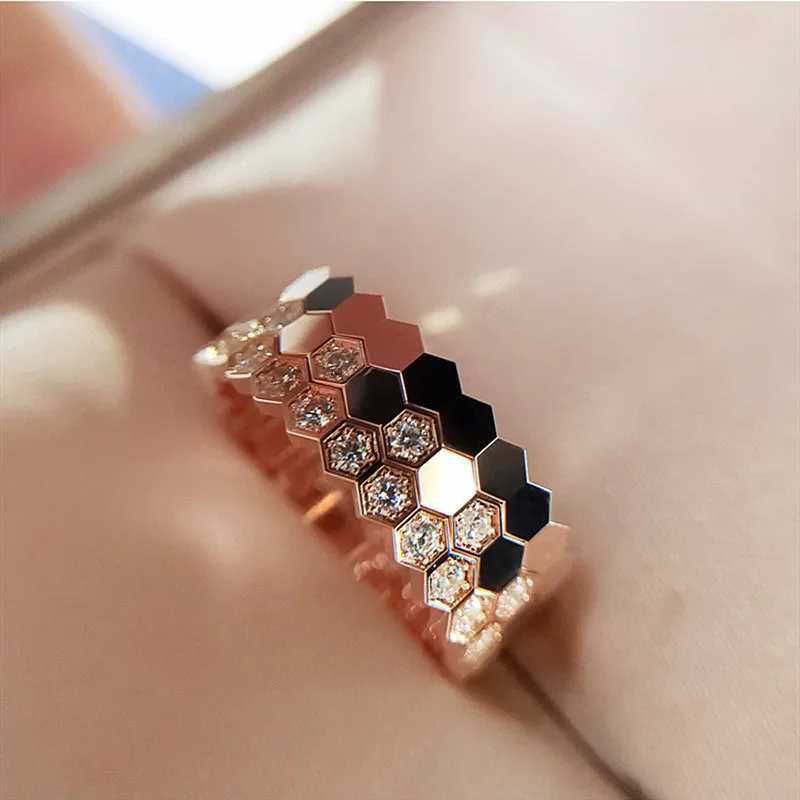 Charm Womens Jewelry Luxury Ring Simple Rose Gold Galvanized Zircon Crystal Ring Womens Wedding Ring Gift W240925