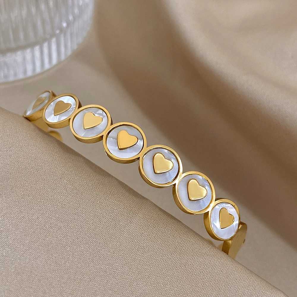 AENSOA Inlaid Shell Love Heart Stainless Steel Cuff Bangle for Women Fashion Gold Color Round Open Bracelet Valentines Day GiftX240925
