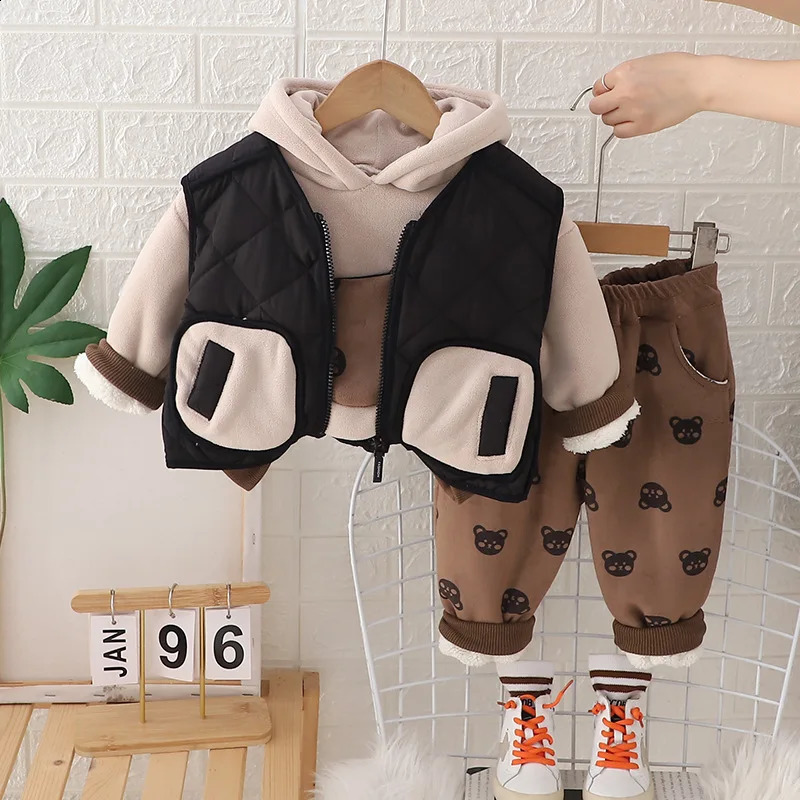 Winter baby hooded cotton coat long sleeved set suitable for both boys and girls vests velvet thick casual three piece 240925